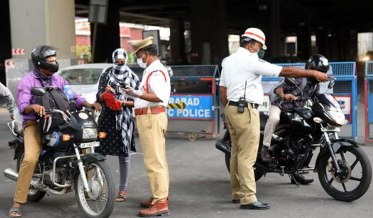 Telangana HC: Police cannot force motorists to pay challans or snatch keys