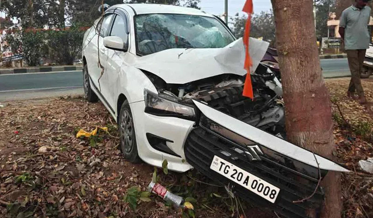 One dies, four injured in road accident in Karimnagar