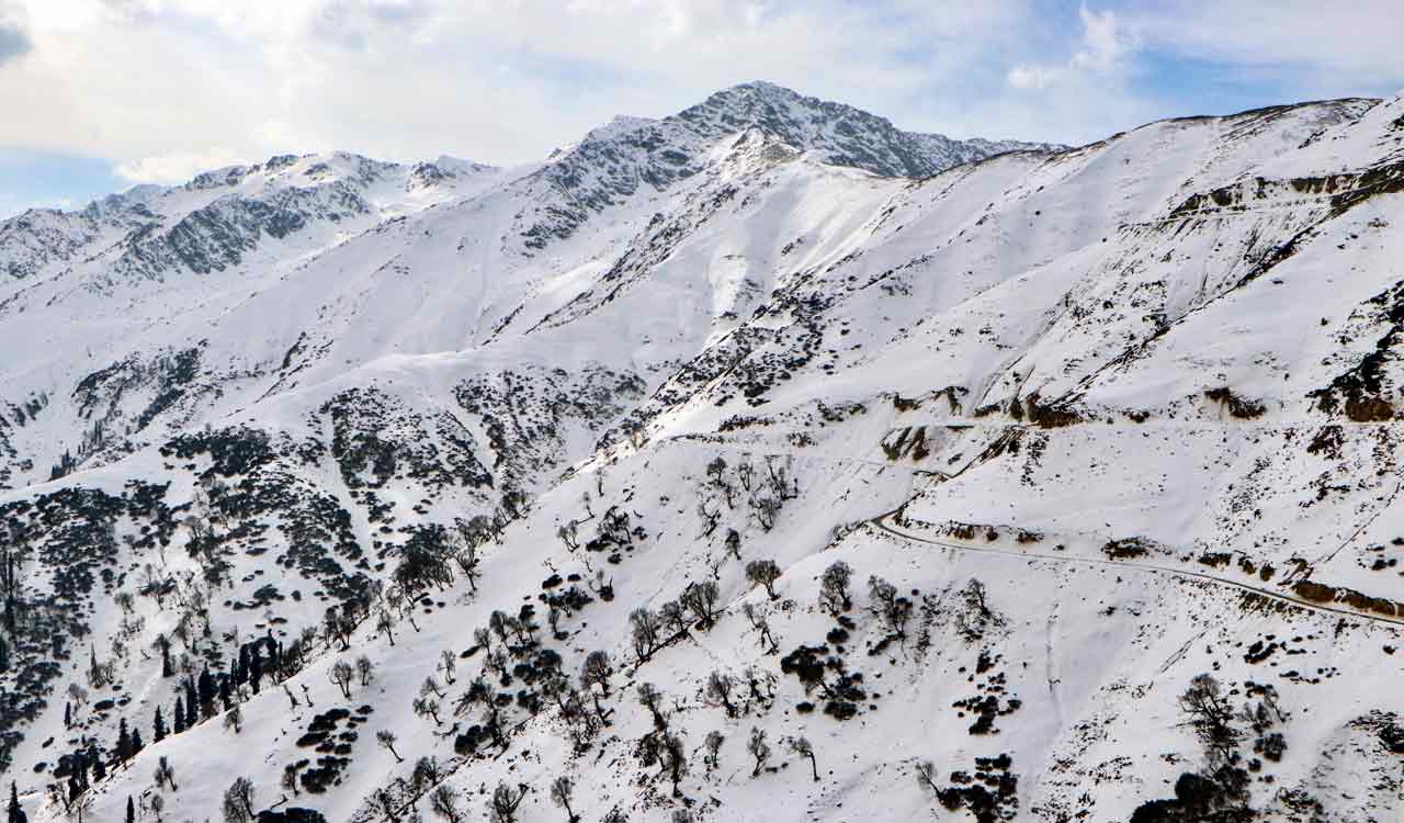 Minimum temperatures improve across Kashmir; wet weather, snowfall ahead