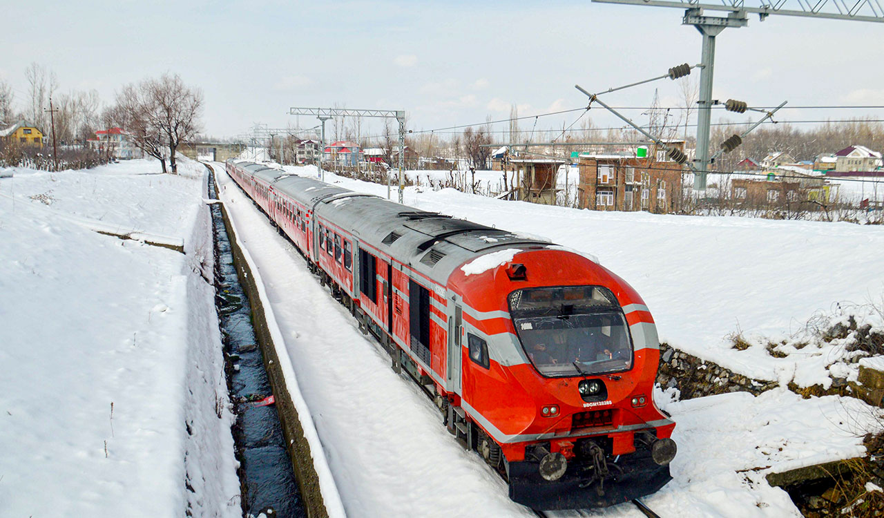 50 flights to and from Srinagar cancelled due to snowfall