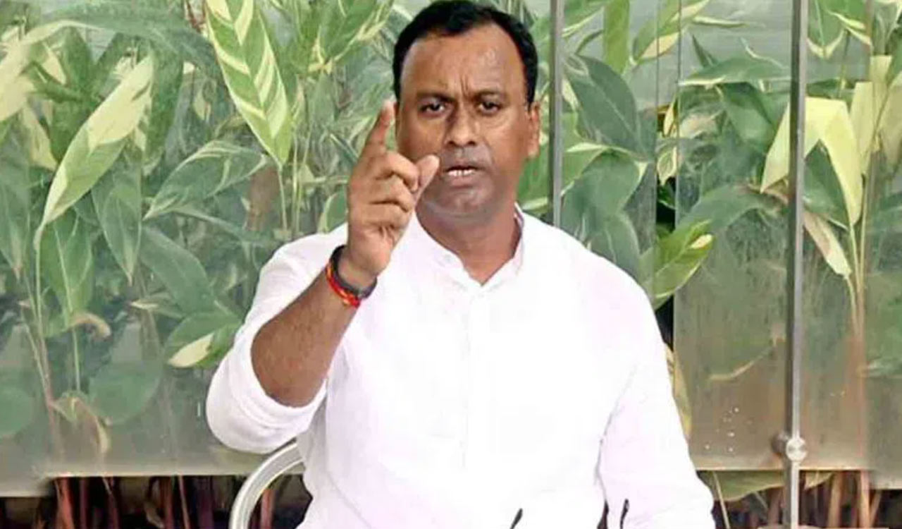 Komatireddy flags fund bias by Congress government again, threatens to drop ’bomb’