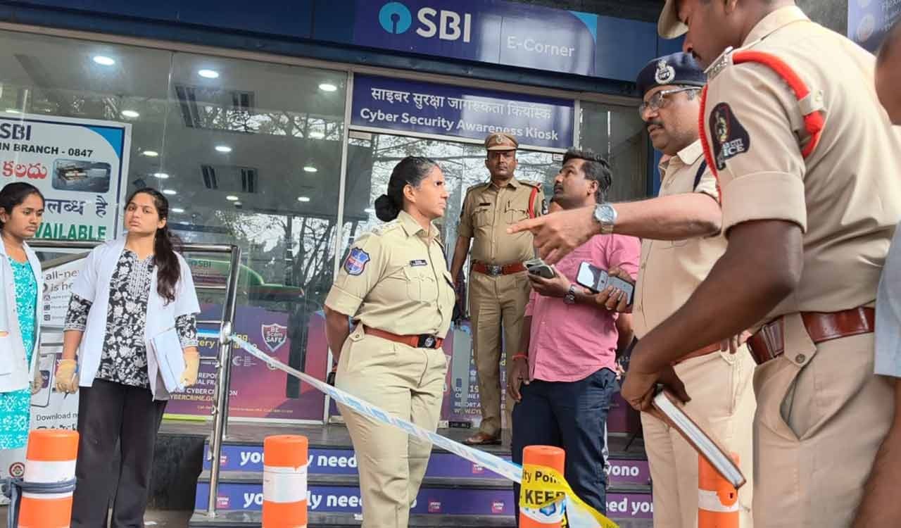 Hyderabad: Robbers fire at man and snatch cash bag in Koti