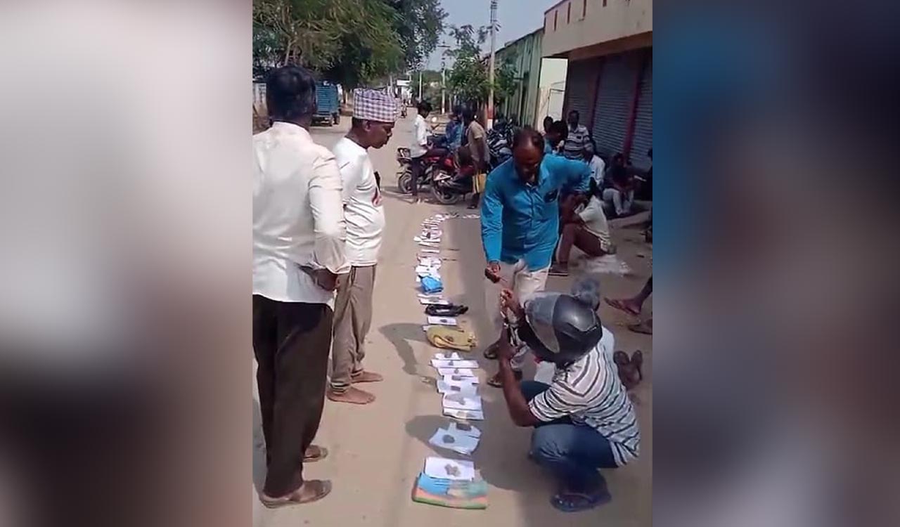 Urea scarcity continues to haunt farmers in Medak