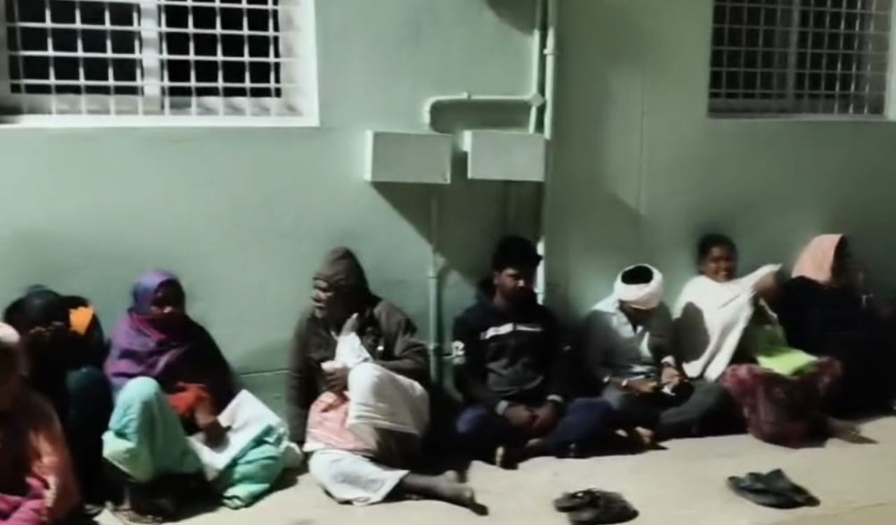 Nagarkurnool: Urea shortage troubles farmers again in Bijnapally