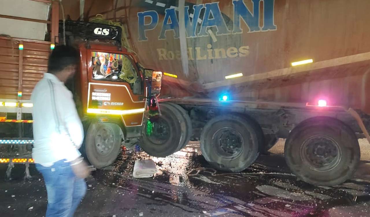 Nalgonda: Three killed in tanker-truck collision in Miryalguda