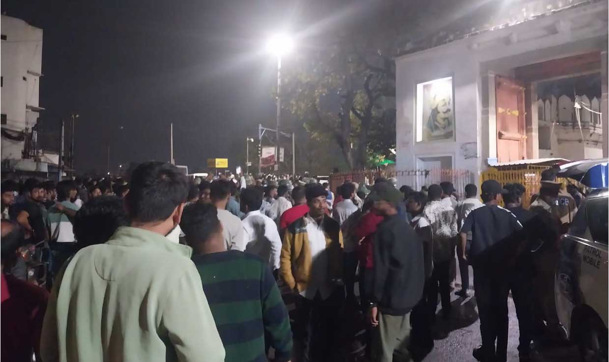 Hyderabad: Tension in Purana Pul after clash between mob and police, situation under control