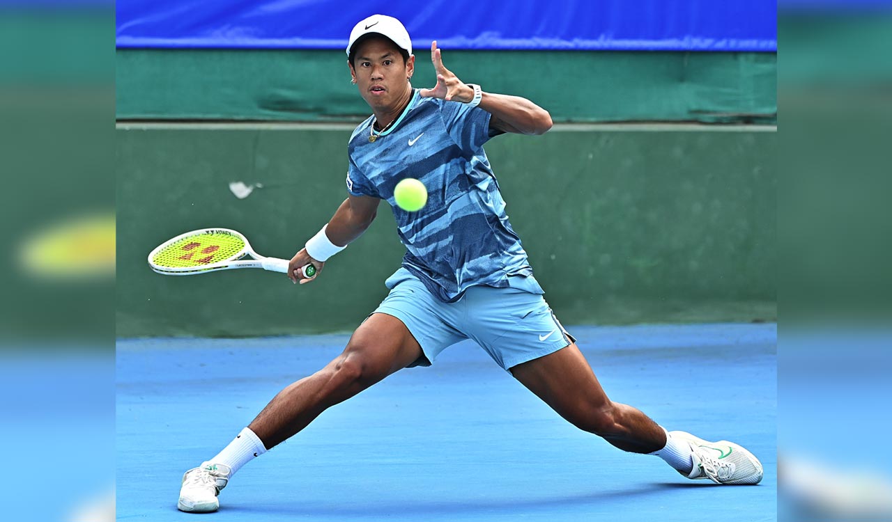 Manish Suresh Kumar enters semifinal to keep Indian hopes alive