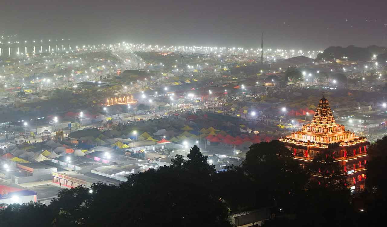Prayagraj Magh Mela: Devotees throng Sangam ghats in large numbers for holy dip