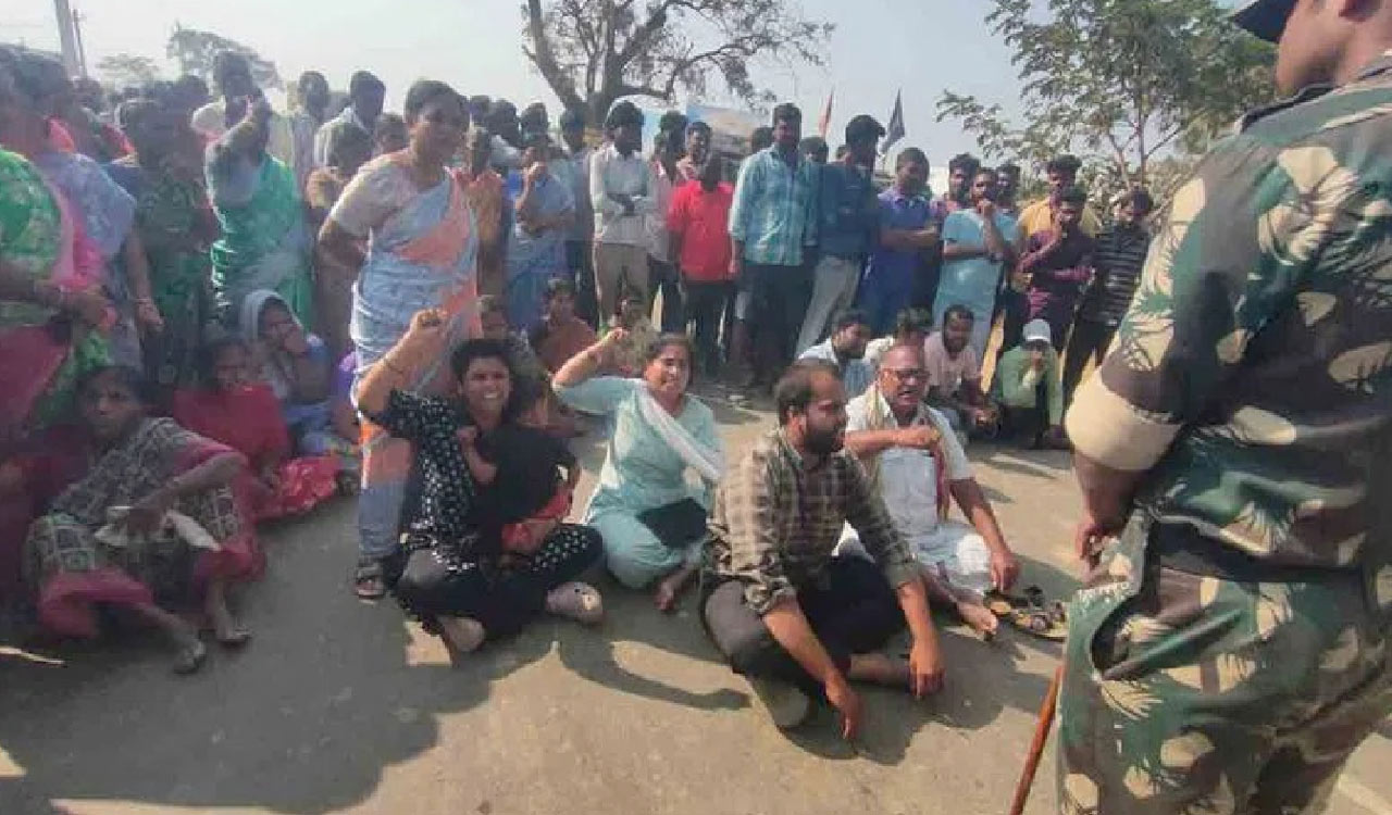 Budavarampet villagers protest SCCL’s demolition of houses in Peddapalli