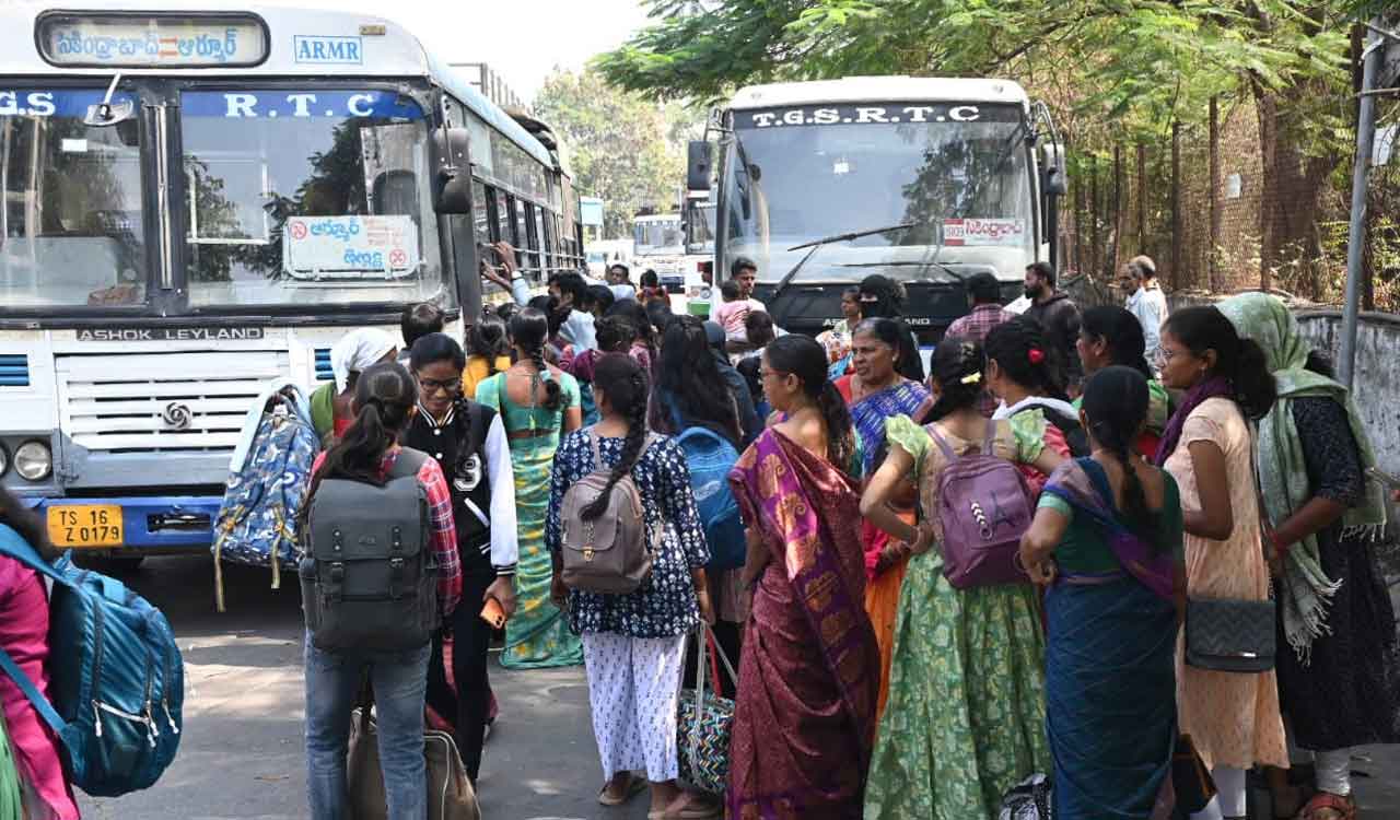 TGSRTC runs 5,500 special buses for Sankranti festival travel