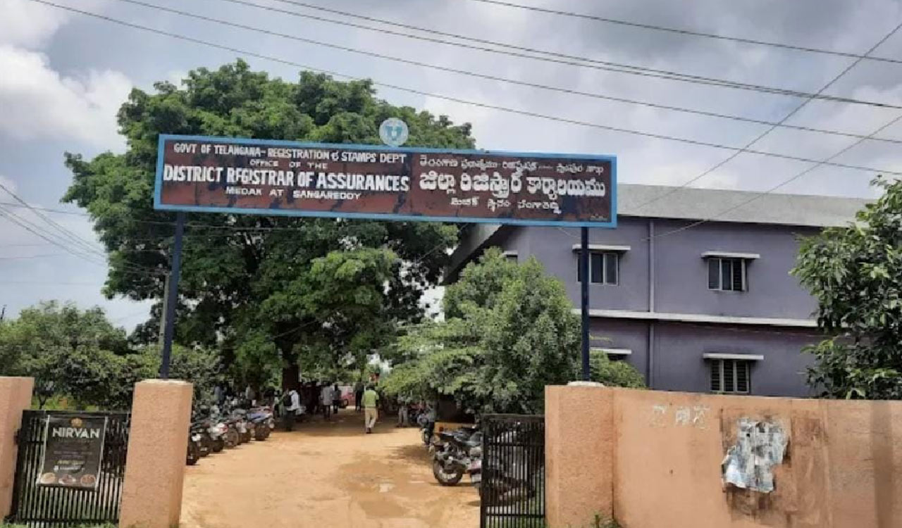 BRS MLA protests shifting of Sangareddy Sub-Registrar office to Patancheru
