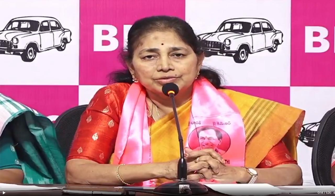 BRS women leaders condemn Kavitha’s remarks against party