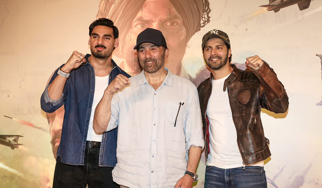 Sunny Deol’s fans arrive to theatres on tractors for ‘Border 2’