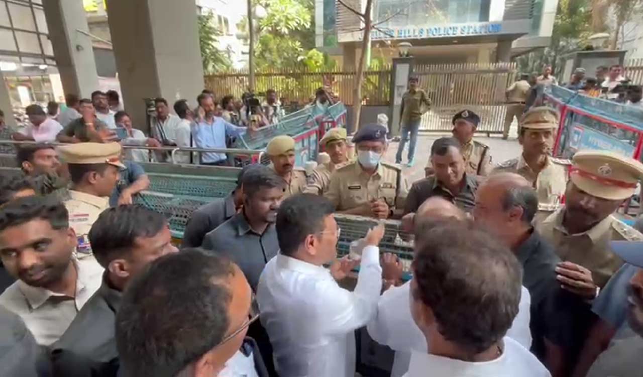 Tension at Jubilee Hills ACP office after Harish Rao’s advocates denied entry