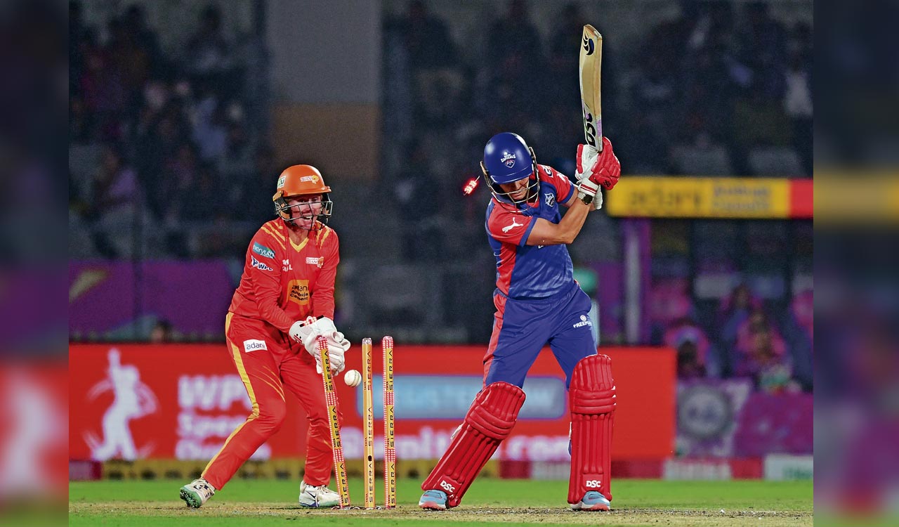 Sophie Devine’s final over brilliance seals Gujarat Giants win over Delhi Capitals