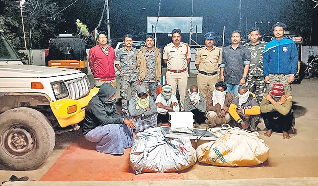 Seven held for stealing cotton from farmers in Adilabad