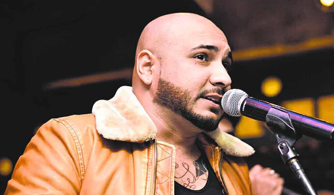 Singer Dilnoor files complaint over threat call to B Praak