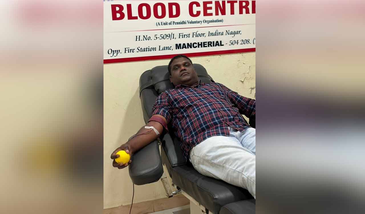 Mancherial teacher wins laurels for donating blood for 64th time