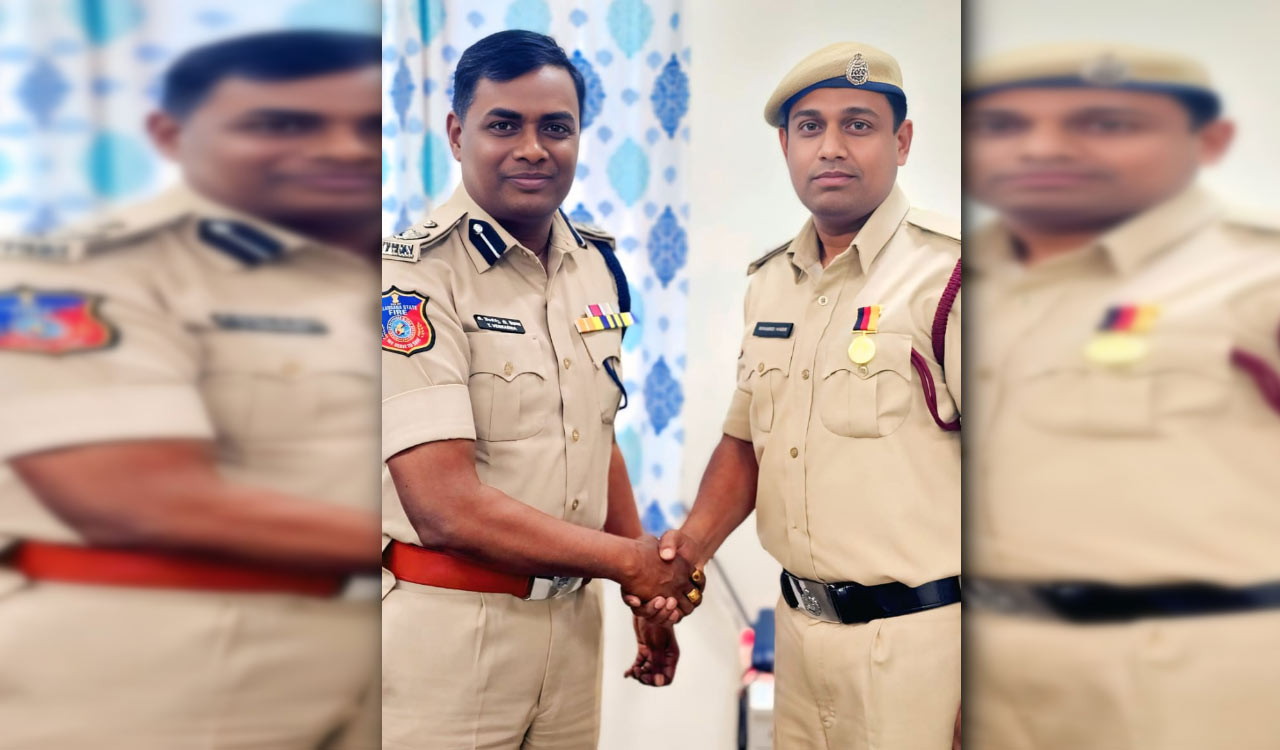 Fireman Mohammed Shabbir honoured with Telangana Shourya Pathakam