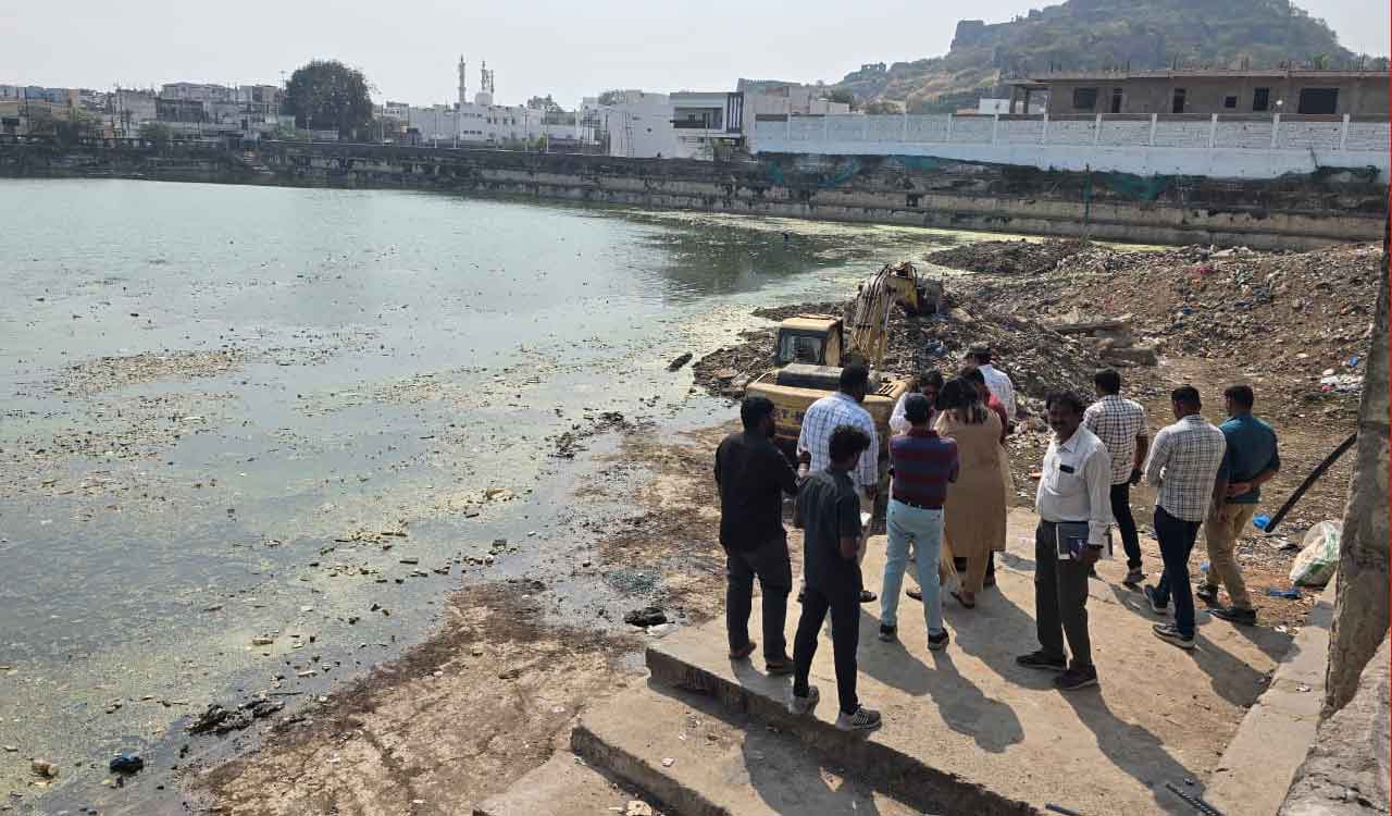 Centuries-old Katora Houz at Golconda turns garbage dumping yard, Hydraa plans for revival