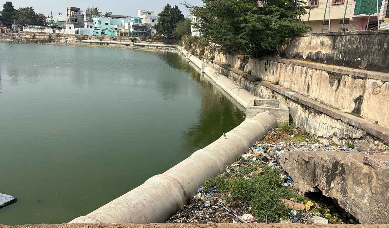 Centuries-old Katora Houz at Golconda turns garbage dumping yard, Hydraa plans for revival