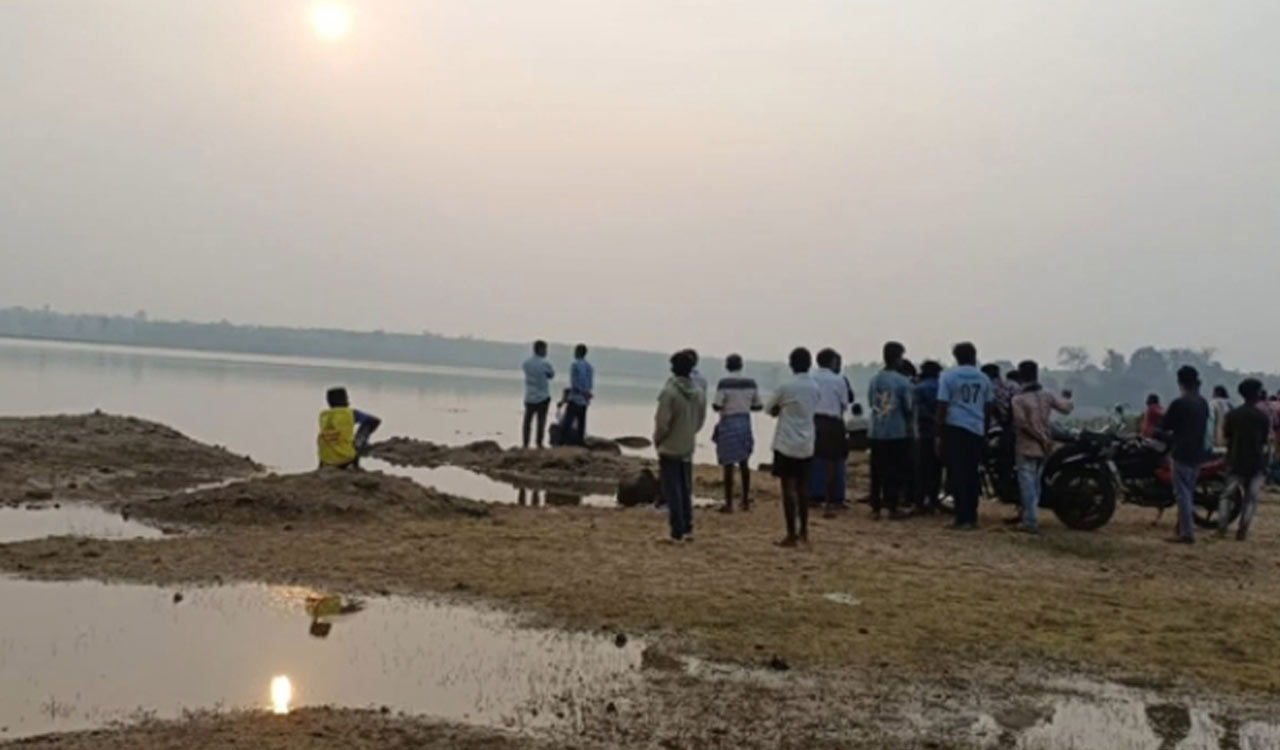 Kothagudem: Youth drowns while fishing in Mukamamidi irrigation project