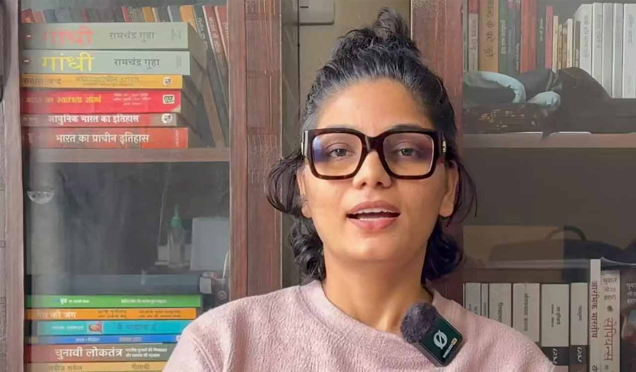 Varanasi police issue notice to folk singer Neha Singh Rathore