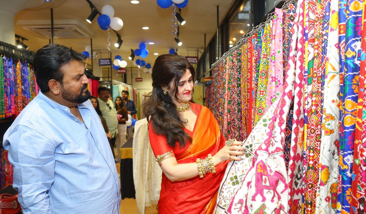 Socialite Ananya Simlai inaugurates Patola Art Exhibition at Banjara Hills