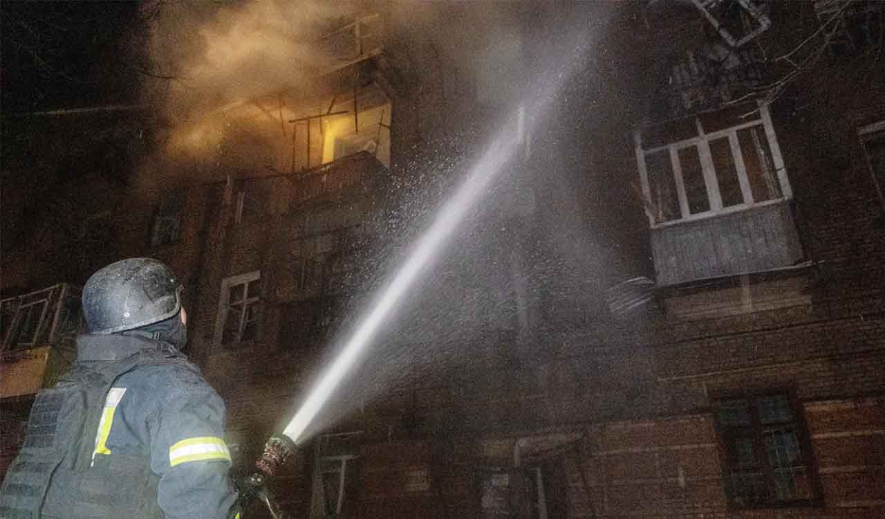 Russian attacks kill 1, wound 31 in Ukraine amid peace talks in UAE