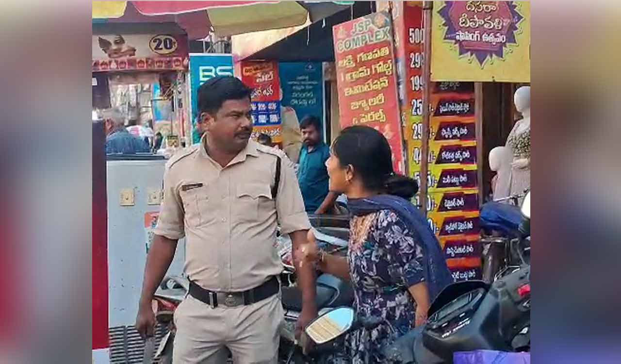 Knife-wielding woman creates ruckus in Warangal over husband’s extramarital affair