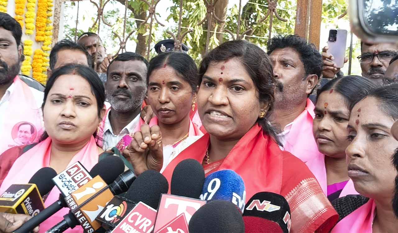Women councillors allege misconduct by Congress in Kyathanpalli