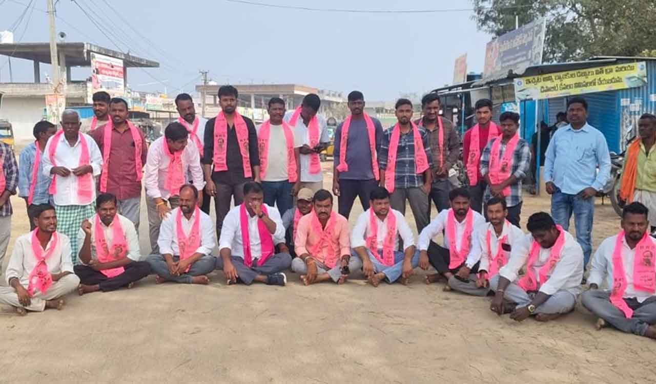 BRS cadres erupts into protests against notice to KCR across Adilabad