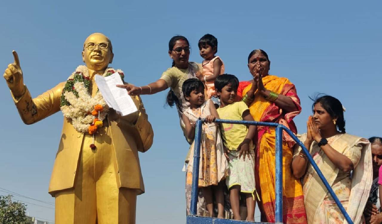 BRS candidate alleges Congress role in suspension of constable husband in Cheriyal