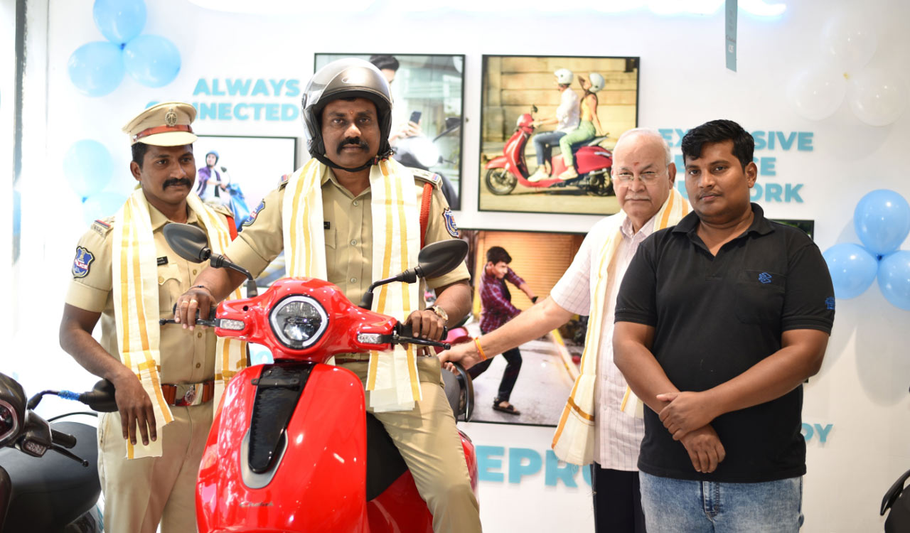Siddi Vinayaka Bajaj launches Chetak C25 at Sainikpuri showroom