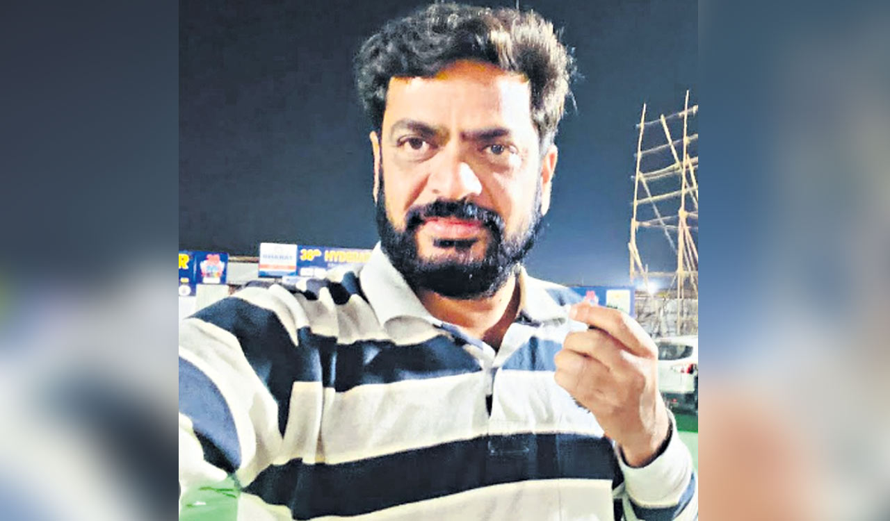 Writer of ‘Pawan Kalyan Hatao..’ book drowns after car plunges into Khammam reservoir