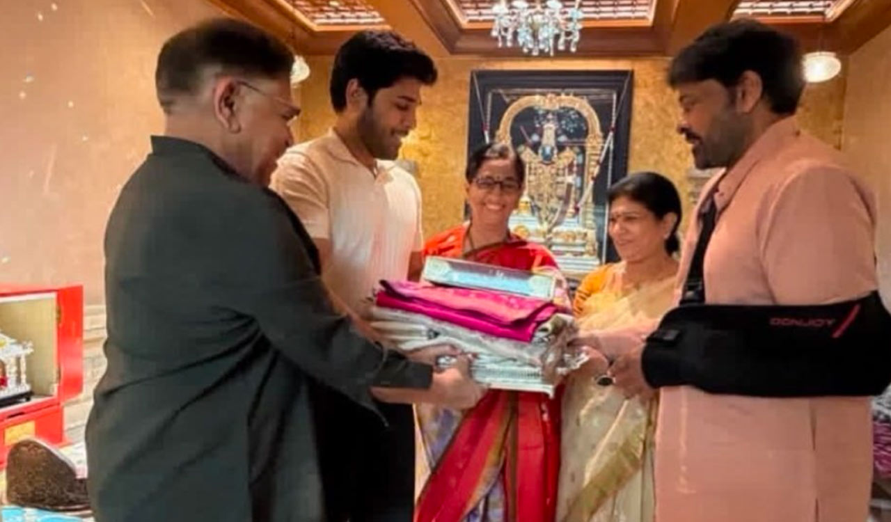 Chiranjeevi receives first invite to Allu Sirish’s wedding