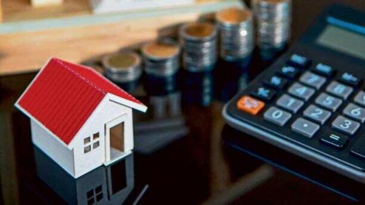 How an EMI calculator helps you compare fixed and floating rate options