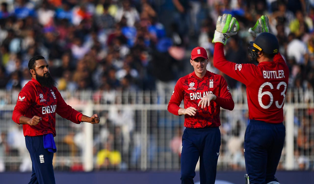 England keep Super Eights hopes alive with Scotland victory