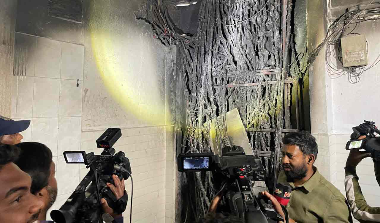 Fire breaks out at coaching institute complex in Ameerpet, no casualties