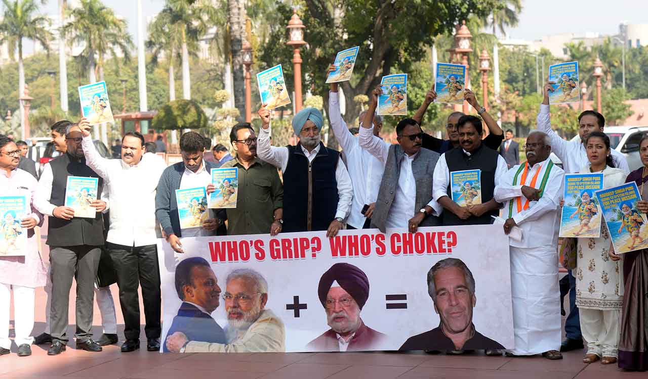 Cong MPs protest against Hardeep Puri, seek his resignation