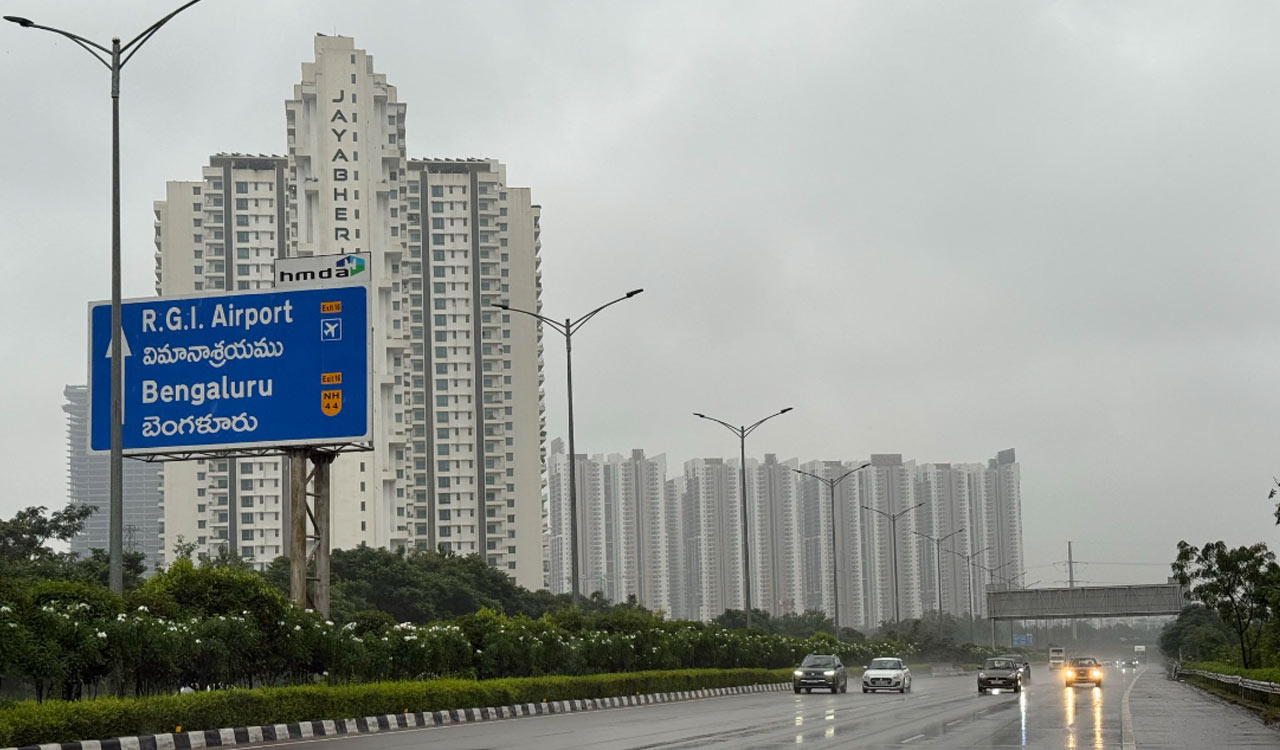 Unseasonal overnight rains remain active in Hyderabad and multiple Telangana districts