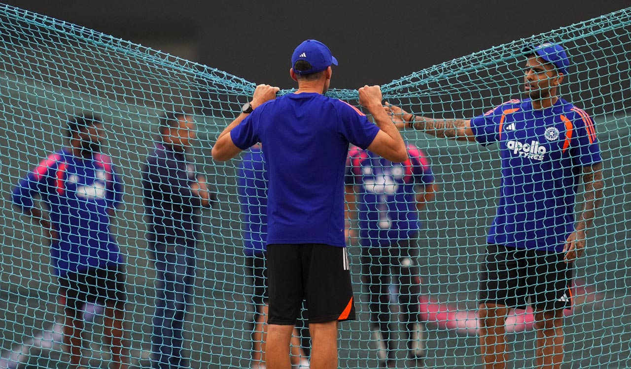 India eye stability as Pakistan bank on spin in Colombo