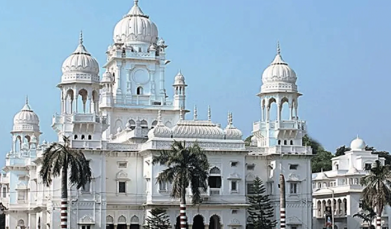 KGMU professor suspended over sexual harassment complaint by MD student