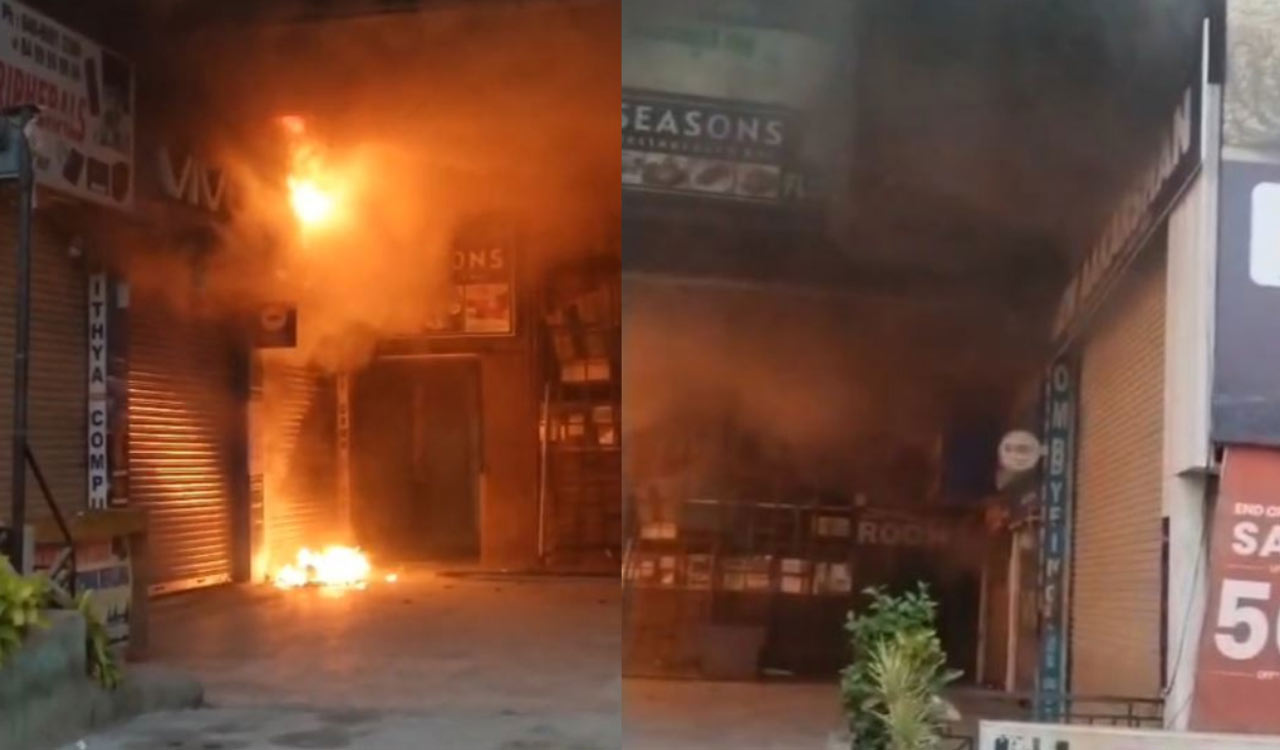 Fire erupts at mobile phone store in KPHB Colony