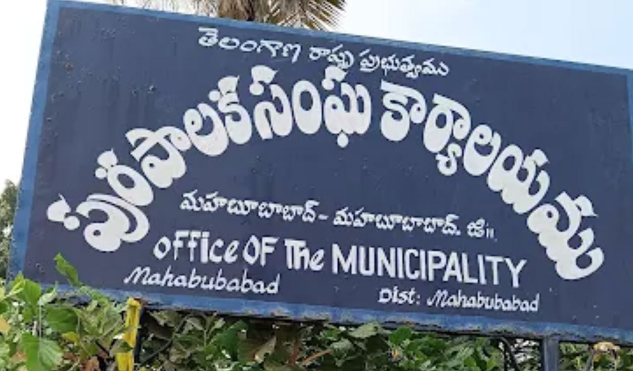 BRS, Congress vie for Mahabubabad municipal chairperson post