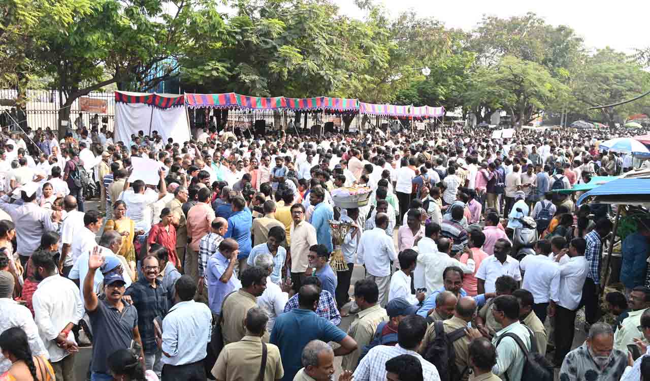 Telangana RTC workers stage peaceful ‘Chalo Secretariat’ protest in Hyderabad