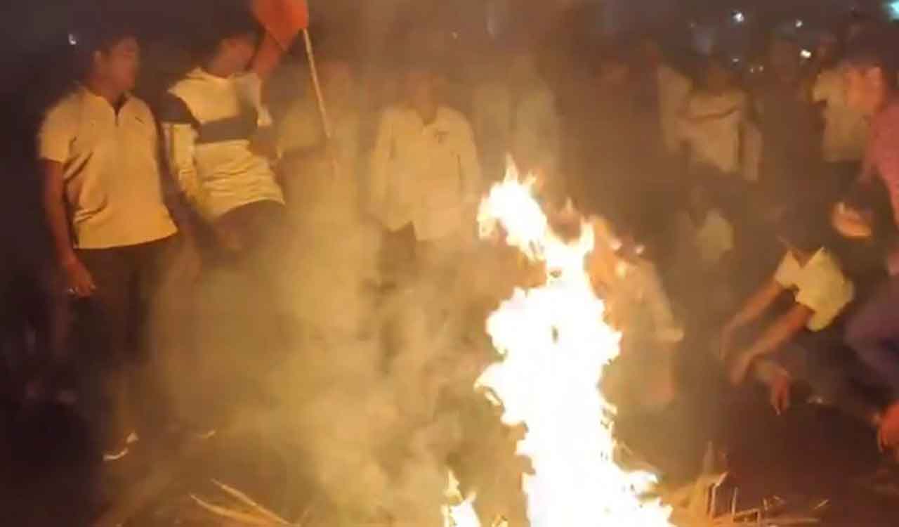 21-year-old woman abducted in Pune’s Baramati, villagers stage highway protest