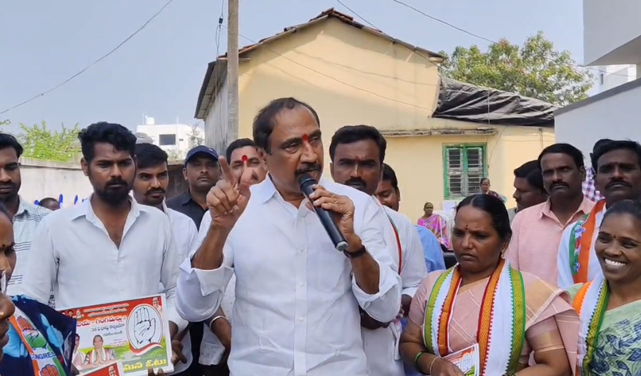 Jeevan Reddy defies party, campaigns for independent in Jagtial; Sanjay canvasses for Congress