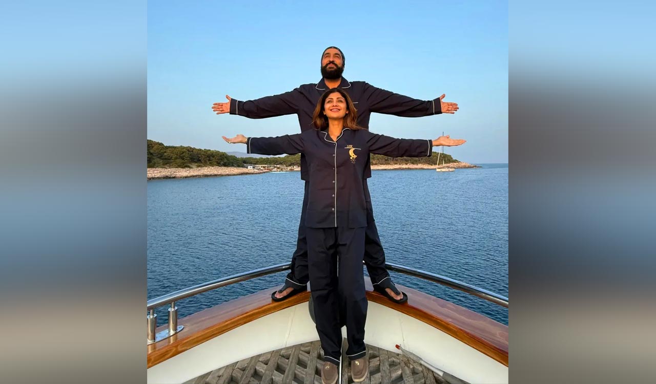 Shilpa Shetty recreates Titanic pose with Raj Kundra on Valentine’s Day