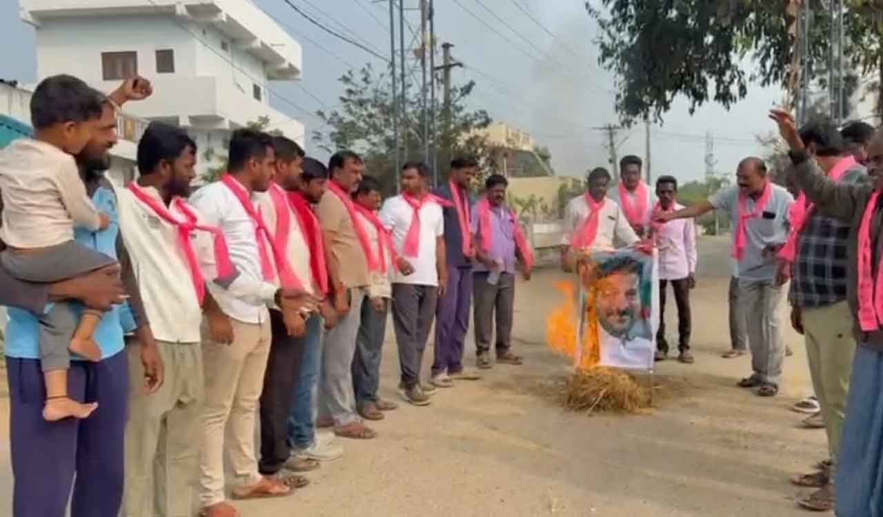 Siddipet erupts in protests over SIT summons to KCR